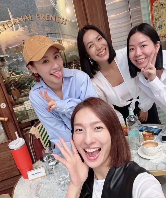 紀文惠（前）笑容開朗，與10年前沒什麼變。翻攝吳姍儒IG