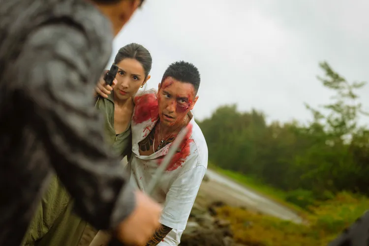 隋棠王陽明飾演超殺特務夫妻。鹿路電影提供