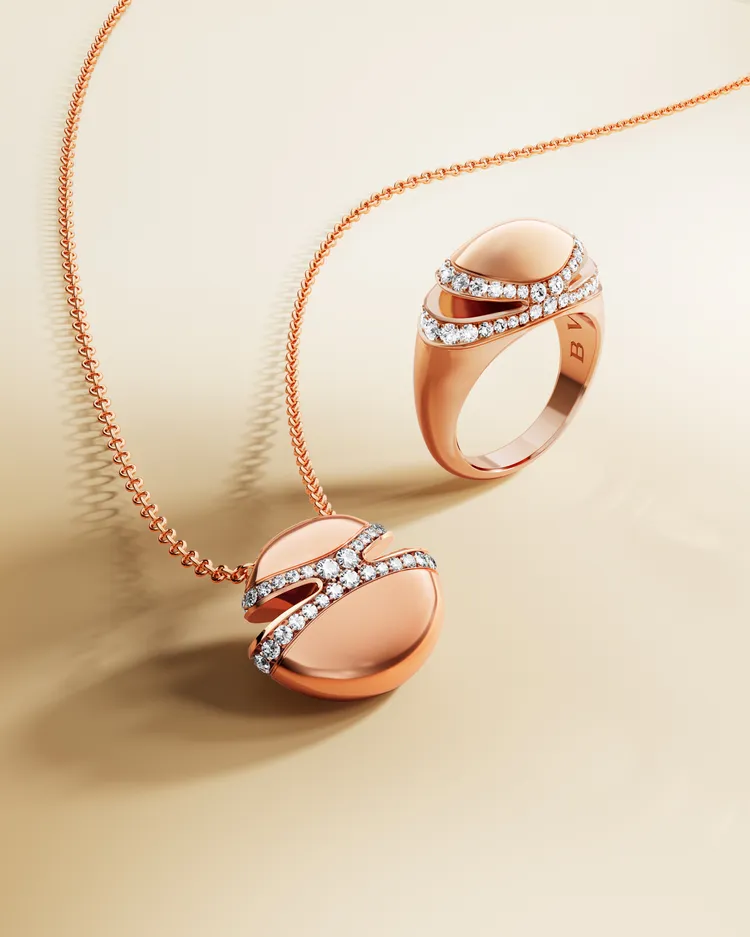 Bvlgari Cabochon系列玫瑰金鑲鑽戒指，鑲嵌56顆密鑲鑽石（總重約0.56克拉），價格店洽。品牌提供