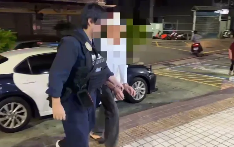 嫌犯遭帶回。警方提供