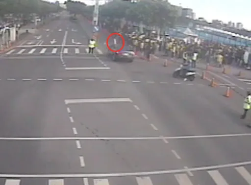路跑又出事！台中跑者闖紅燈過馬路　下一秒被撞飛