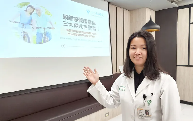 李瑤琳提醒，慢性硬腦膜下血腫大多與輕微頭部外傷有關。奇美醫院提供