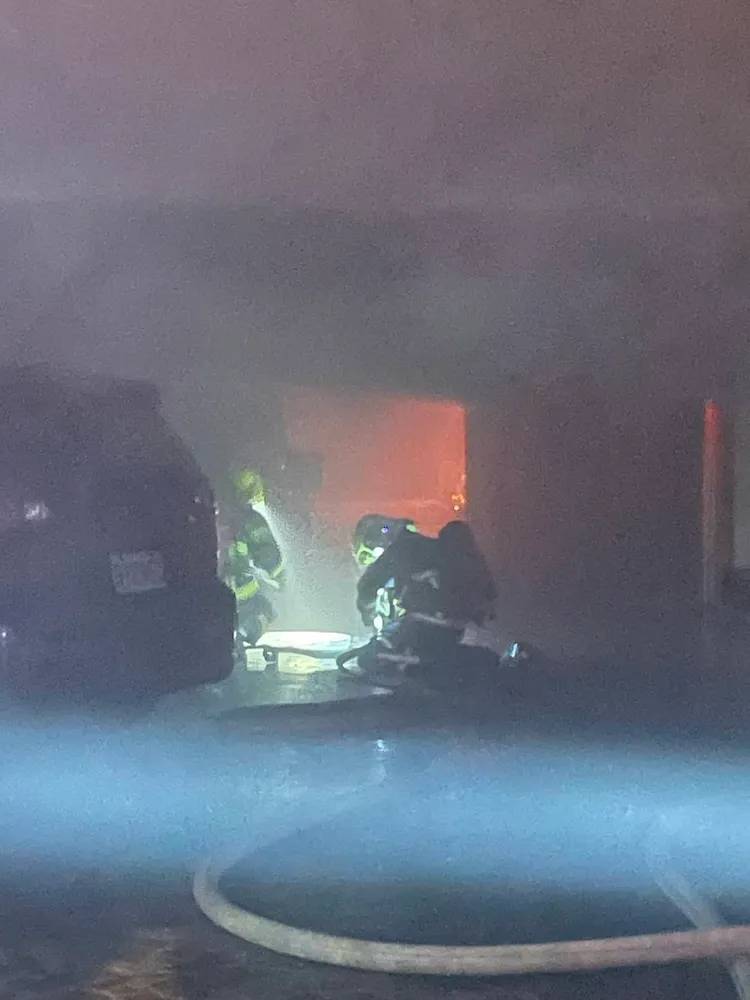 屏東一棟透天住宅今（11）日凌晨發生一起嚴重火警。民眾提供