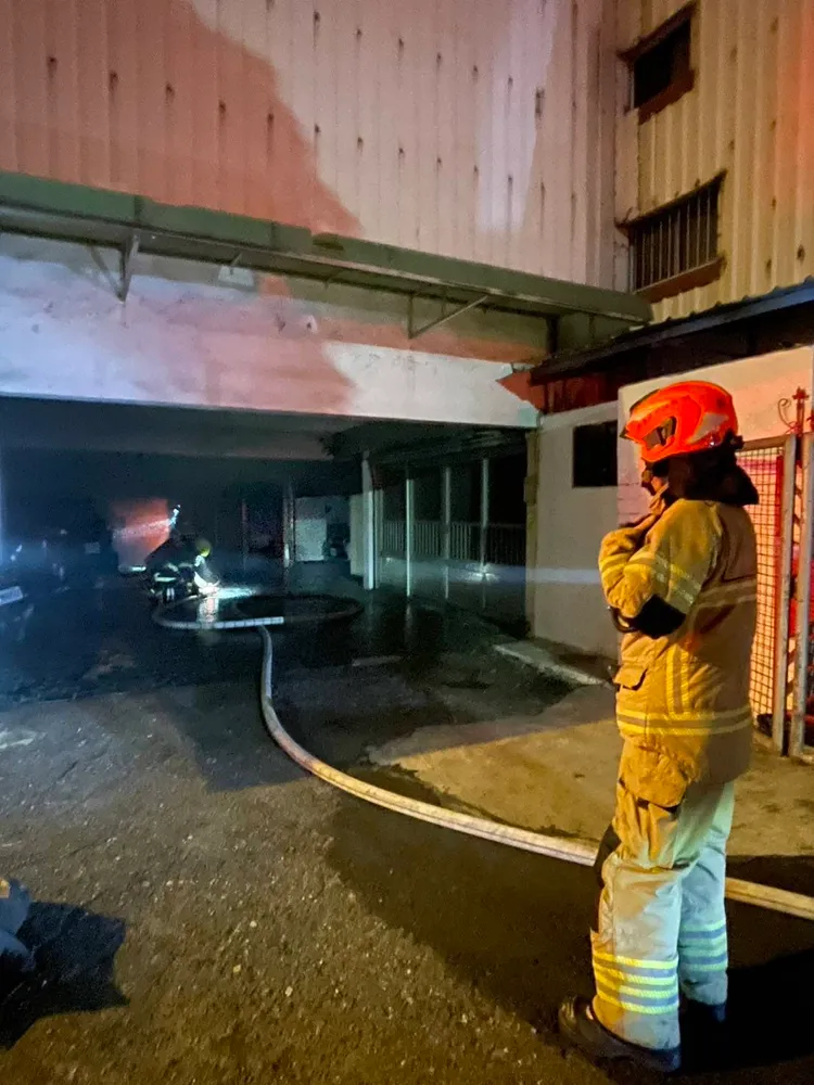 屏東一棟透天住宅今（11）日凌晨發生一起嚴重火警。民眾提供