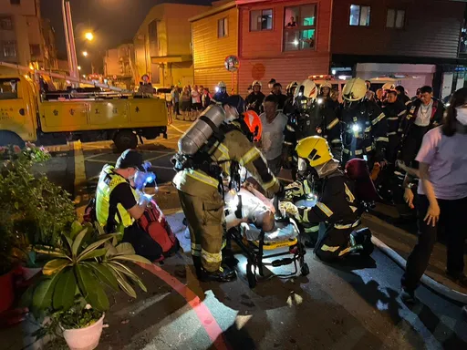 屏東民宅惡火!5人受困頂樓送醫 30歲男倒臥3F死亡