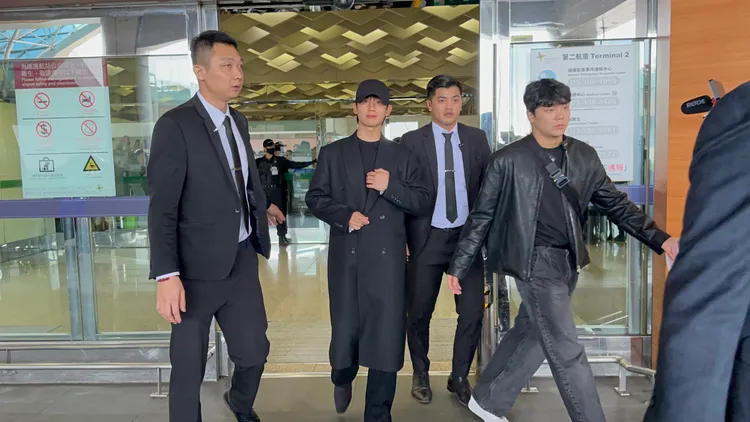 丁海寅帥氣步出桃園機場。特勤中心攝