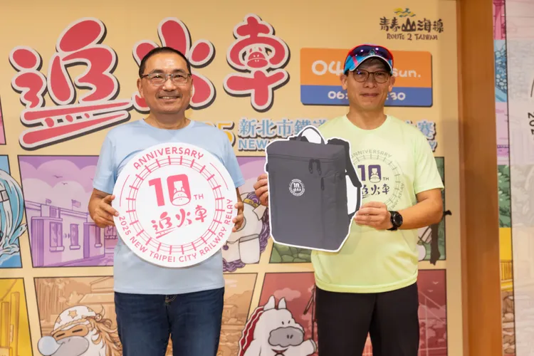 記者會邀請歷年參賽的鐵道馬忠誠追友代表到現場，接受忠誠追友返校榮譽獎。觀光局提供