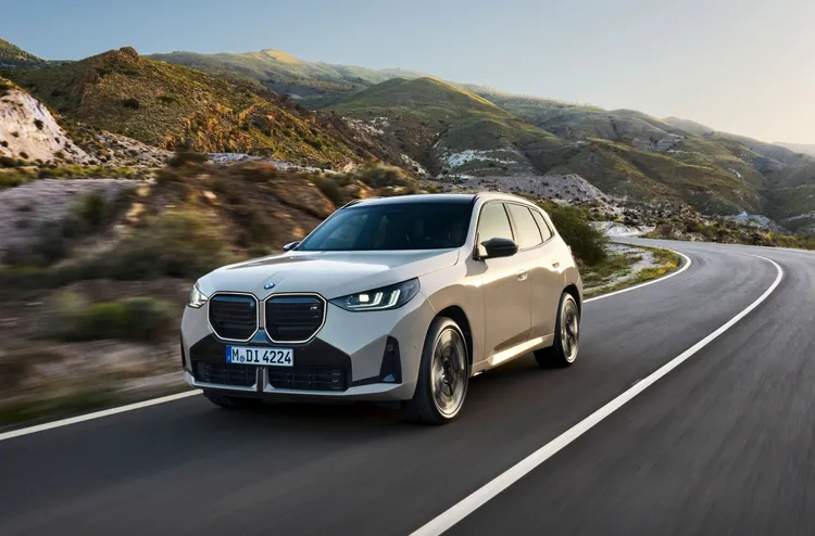 全新第四代X3底盤科技全面升級，針對轉向齒比重新調校且增加19%的前軸後傾角，同時更強化後軸防傾桿與加寬後輪距。原廠照片