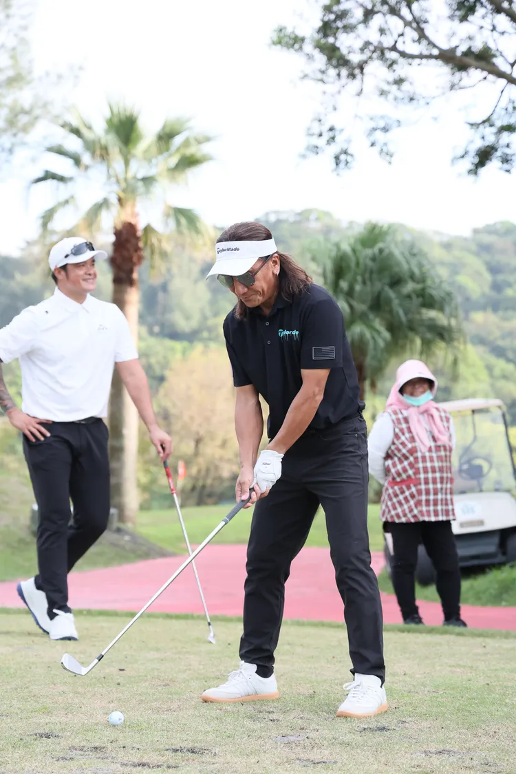 動力火車顏志琳高球實力媲美職業級。圖／台灣原住民族棒球運動發展協會提供
