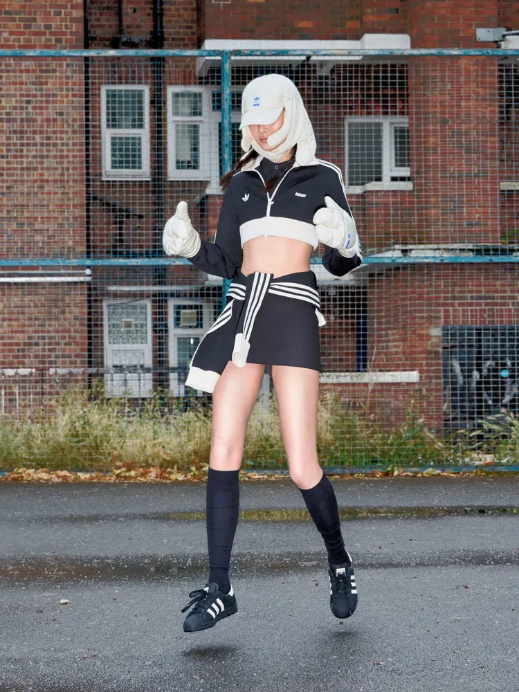 Avavav以大膽、誇張的手法重新詮釋adidas Originals的經典款式。品牌提供