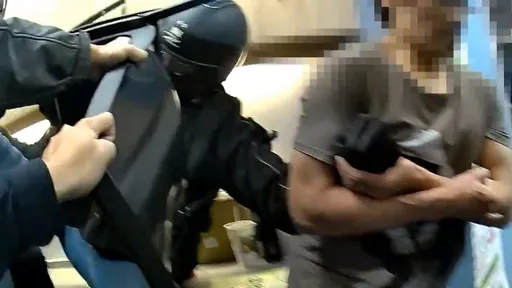 工作嫌隙引發衝突 男子持榔頭K同事頭!警壓制逮人