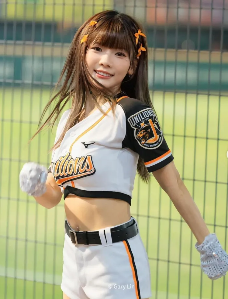 統一獅專屬啦啦隊「Uni-Girls」成員芮絲長相甜美。翻攝芮絲IG