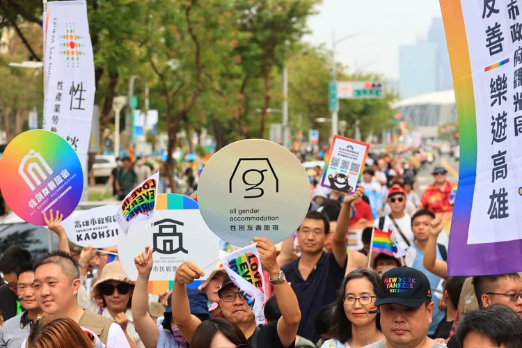 高雄同志大遊行23日在鹽埕駁二特區出發。觀光局提供