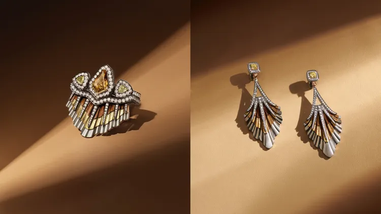 De Beers The Alchemist of Light高級珠寶系列Light Rays鑽石皇冠式雙指戒（左圖）、鑽石垂墜式耳環（右圖）。品牌提供