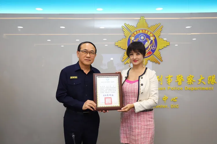 知名演員林芷薇到場講述實際受騙情節，提醒民眾注意小心。警方提供