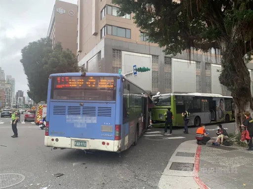 北市2公車追撞釀1死15傷 議員揭肇事客運評鑑竟有項目「0分」