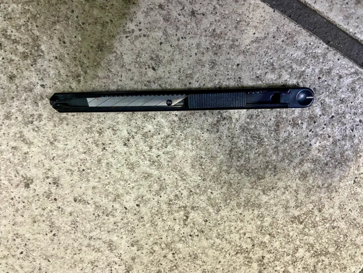 王女行兇的美工刀。翻攝畫面