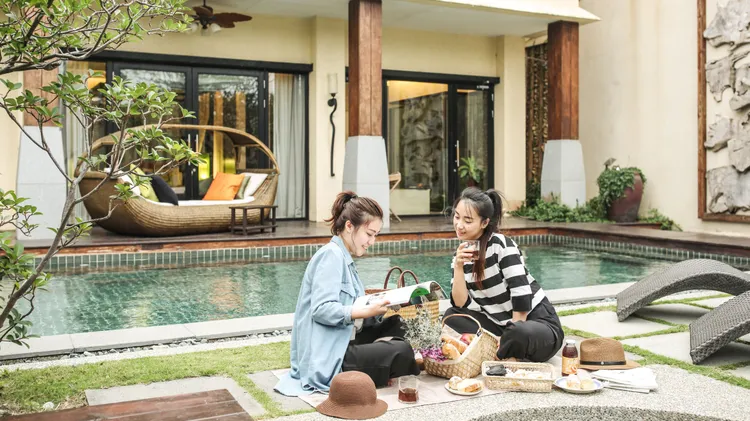 全館僅三棟的獨棟VILLA，佔地150坪坐擁私人庭院、花園泳池、發呆亭及交誼廳，盡享不受打擾的美好假期時光。業者提供