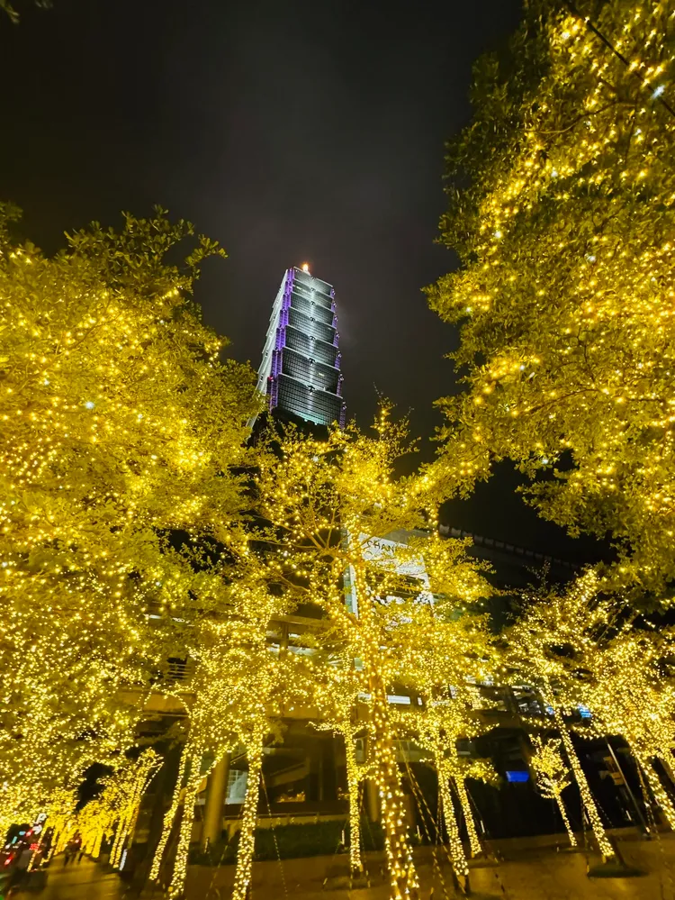 「2024繽紛耶誕玩台北」台北101的火樹銀花。北市產業處提供