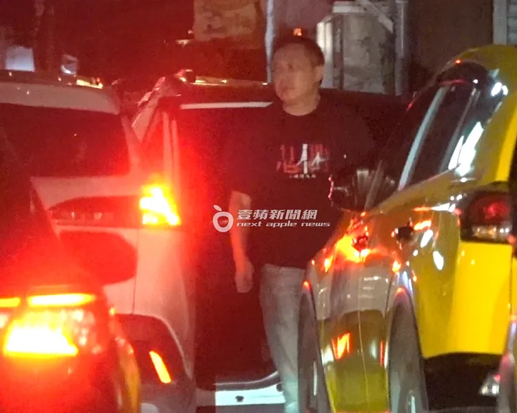 錢人豪率先下車，走進電影工作室。特勤中心攝