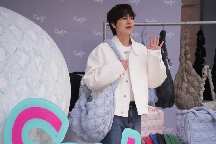 圭賢以休閒造型登場。彭欣偉攝