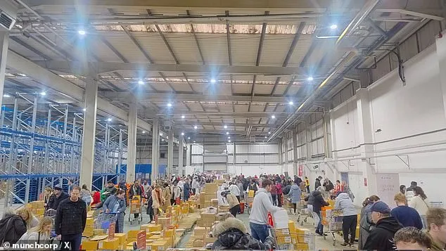 現場搶購盛況。翻攝Daily Mail