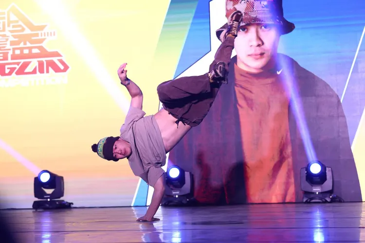 孫振今在舞蹈大賽擔任表演嘉賓。彭欣偉攝影