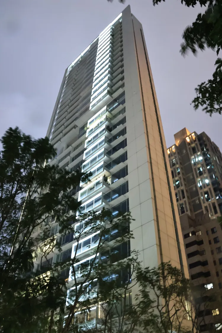 黃立成在2019年以公司名義買下價值6億元的「琢白」豪宅頂樓戶。特勤中心攝