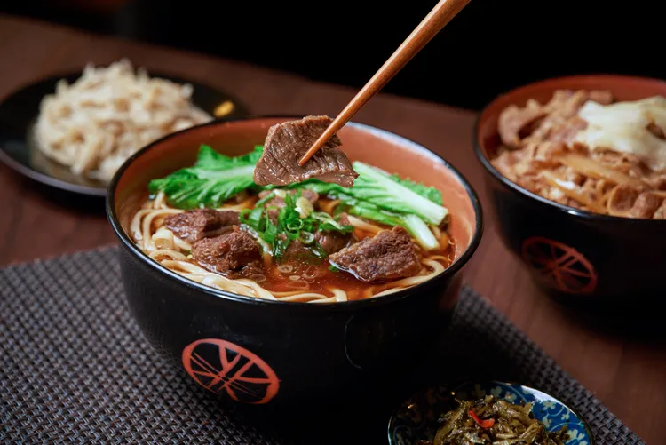 三商巧福牛肉麵。三商餐飲提供