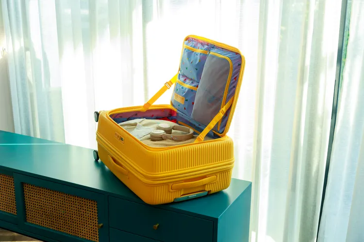 CURIO旅行箱採用可擴充式設計使收納更彈性。品牌提供