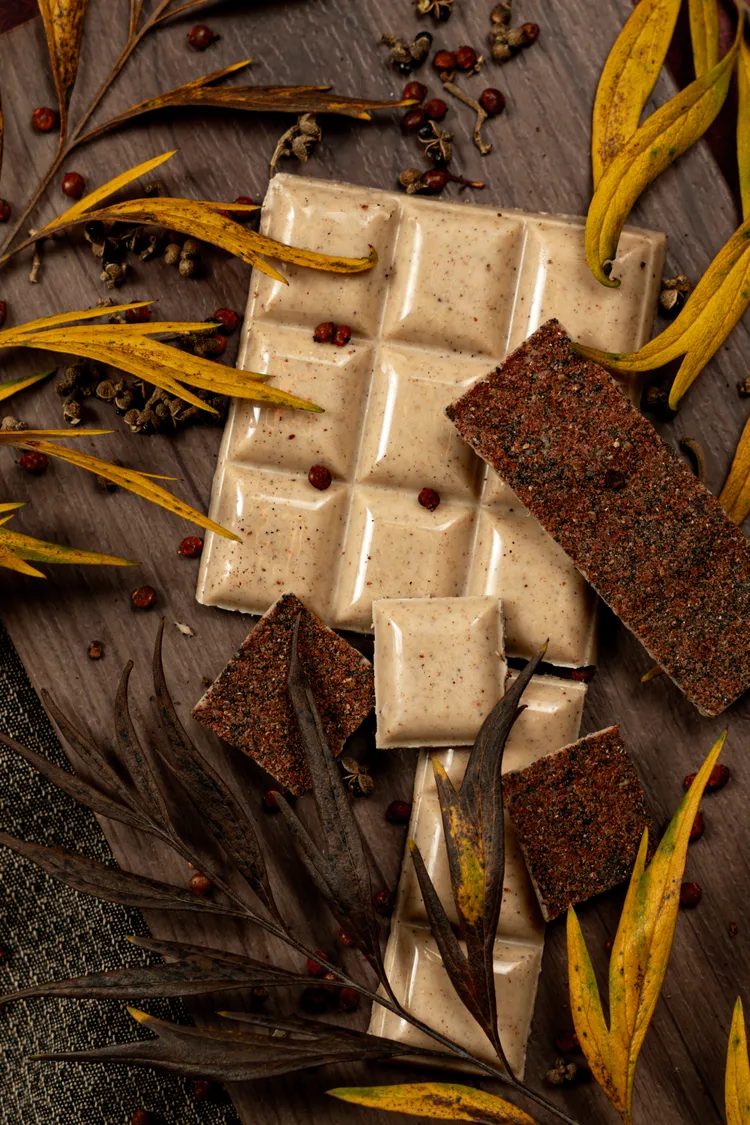 療癒巧克力霸系列-禁忌東加豆&鹽膚木，《巧克力霸-白巧克力》項目 世界銀牌。業者提供