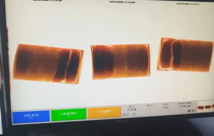 警方透過X光開櫃查驗，果然發現化學桶底層發現27袋、毛重135公斤依托咪酯。刑事局提供