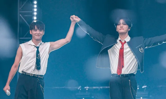 金俊秀（左）上周末才與金在中舉行JX演唱會，今捲入恐嚇事件，強調自己是受害者。翻攝PALMTREE ISLAND