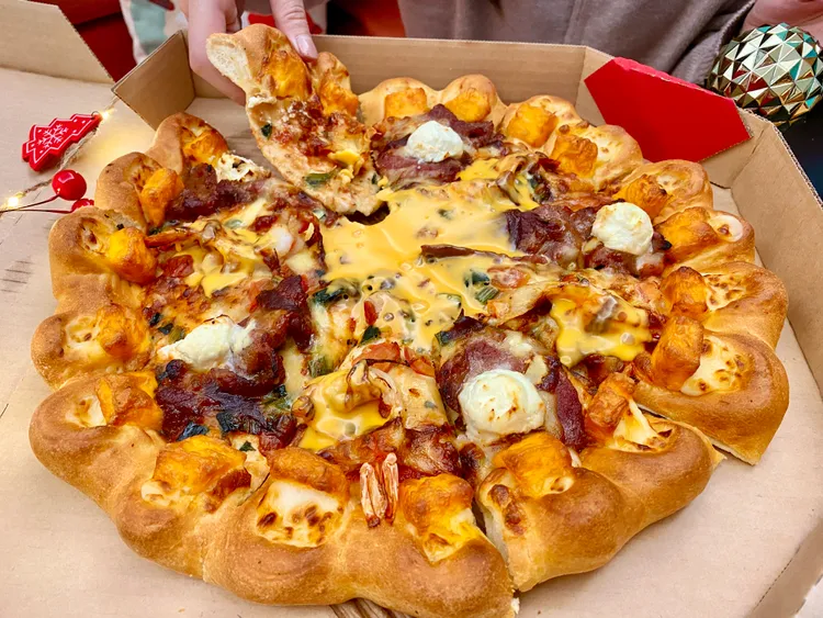 比薩餅皮還能選擇首度推出的「奢華三起司餅皮」。莊偉祺攝