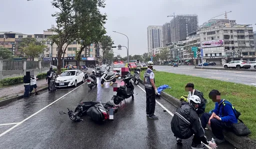 高雄6機車連環撞釀3傷　首部機車騎士「這原因」涉肇逃