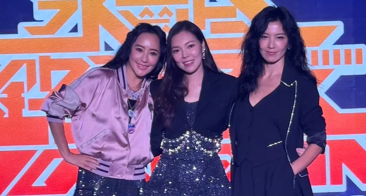 關穎（左）和林熙蕾（右）力挺曾馨瑩的舞蹈大賽，擔任頒獎嘉賓。讀者提供