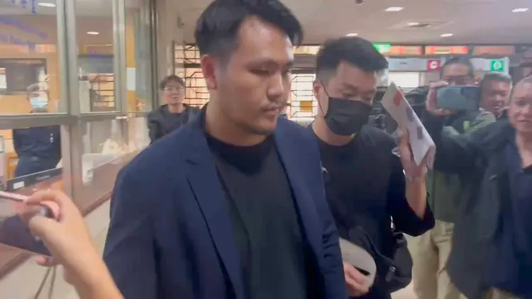 朱亞虎獲北院裁定200萬元交保，他的律師與家屬下午2:30赴北院辦保後離開，朱預計北所收到釋票後即從北所離開。張欽攝