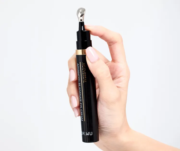 超逆齡肌因撫紋眼霜，15ml／1600元。