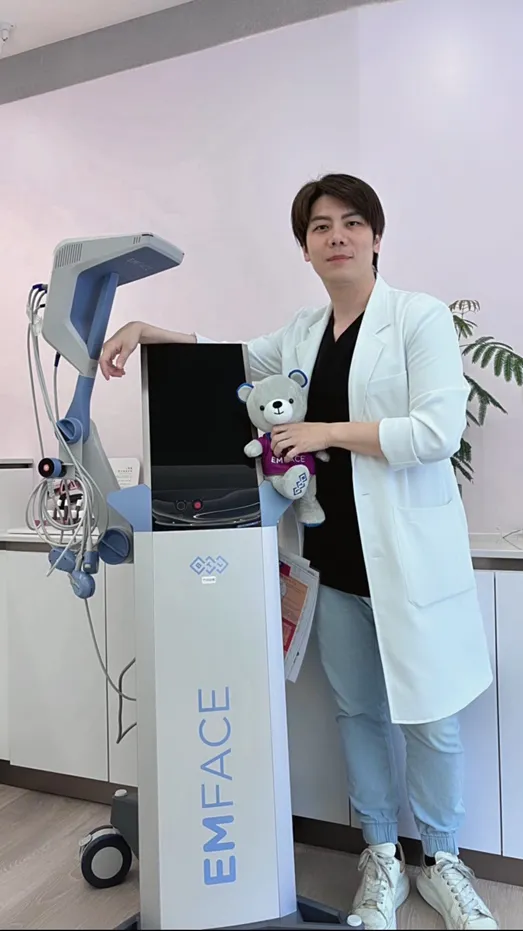 諮詢醫師：維格醫美診所，黃柏蒼醫師