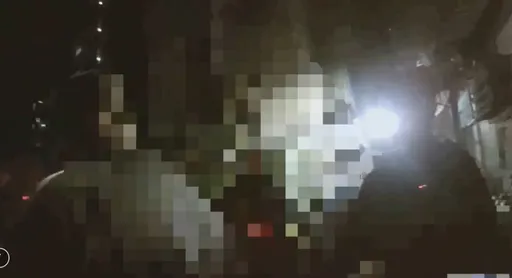 不滿女友找前任夜聊！醋男持電擊棒逞英雄　糗遭情敵痛毆