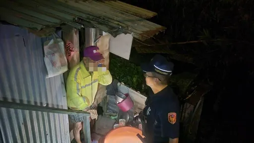 康芮掃台新北區域性停電 樹林警挨戶關懷增加巡邏密度