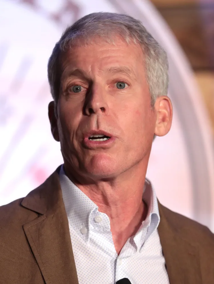 美國總統當選人川普提名，聲稱「氣候變遷不存在」的石油與天然氣產業高層萊特出任能源部長。翻攝wiki/Chris Wright