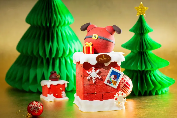 台北遠東香格里拉造型趣味十足的聖誕節造型蛋糕「倒頭栽聖誕老公公」，6吋1680元。業者提供