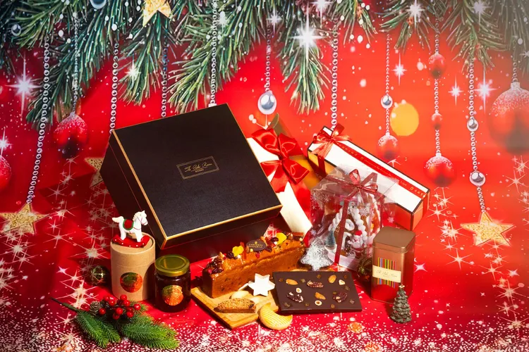 台北遠東香格里拉節慶限定「經典禮籃」，搭配經典聖誕禮品，每個2880元。業者提供