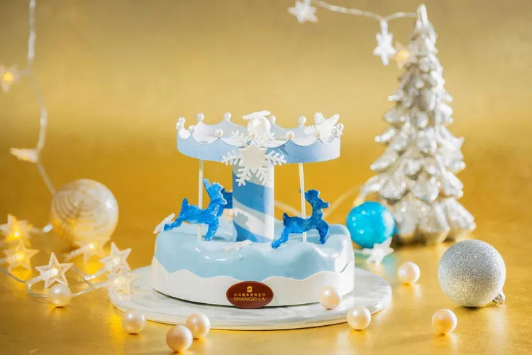 台北遠東香格里拉打造出遊樂園夢幻般的｢城堡旋轉麋鹿」，7吋1880元。業者提供