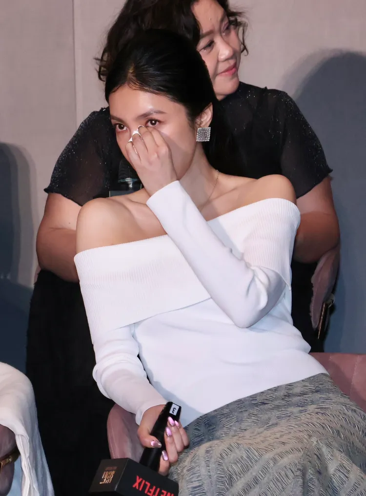 楊謹華被感傷情緒感染也哭了。莊宗達攝影