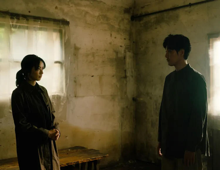 小松菜奈（左）、松田龍平片中沒了過去的記憶，彼此互相吸引。希望影視提供