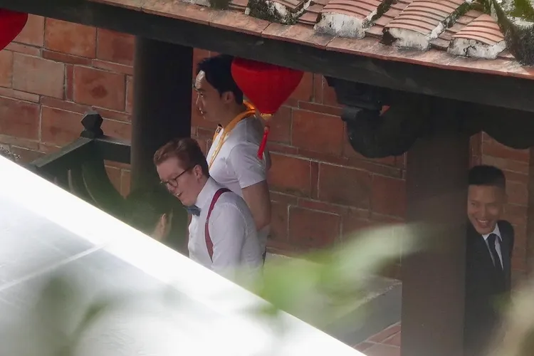 薄瓜瓜掛起黃色吊帶，準備表演。特勤中心攝