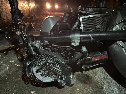 軍車出事了!紅牌重機直撞左轉貨車 車燈瞬滅釀1死1傷