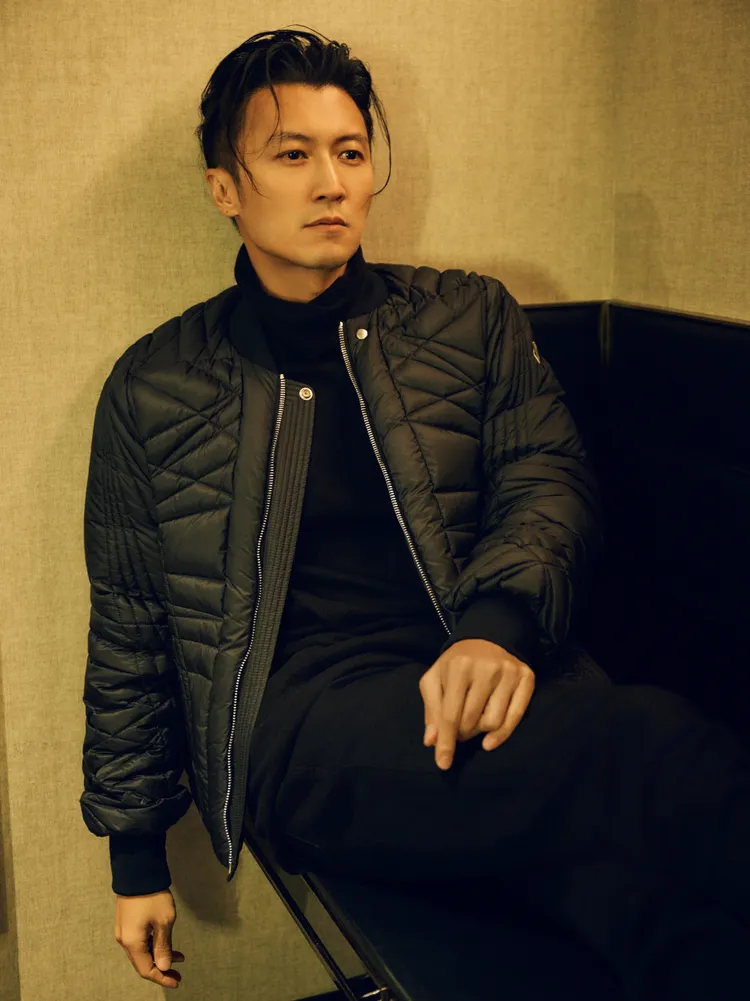 謝霆鋒穿著MONCLER與Rick Owens推出的羽絨飛行員外套。品牌提供